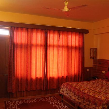 Pema Thang Hotel Kangra Eksteriør billede