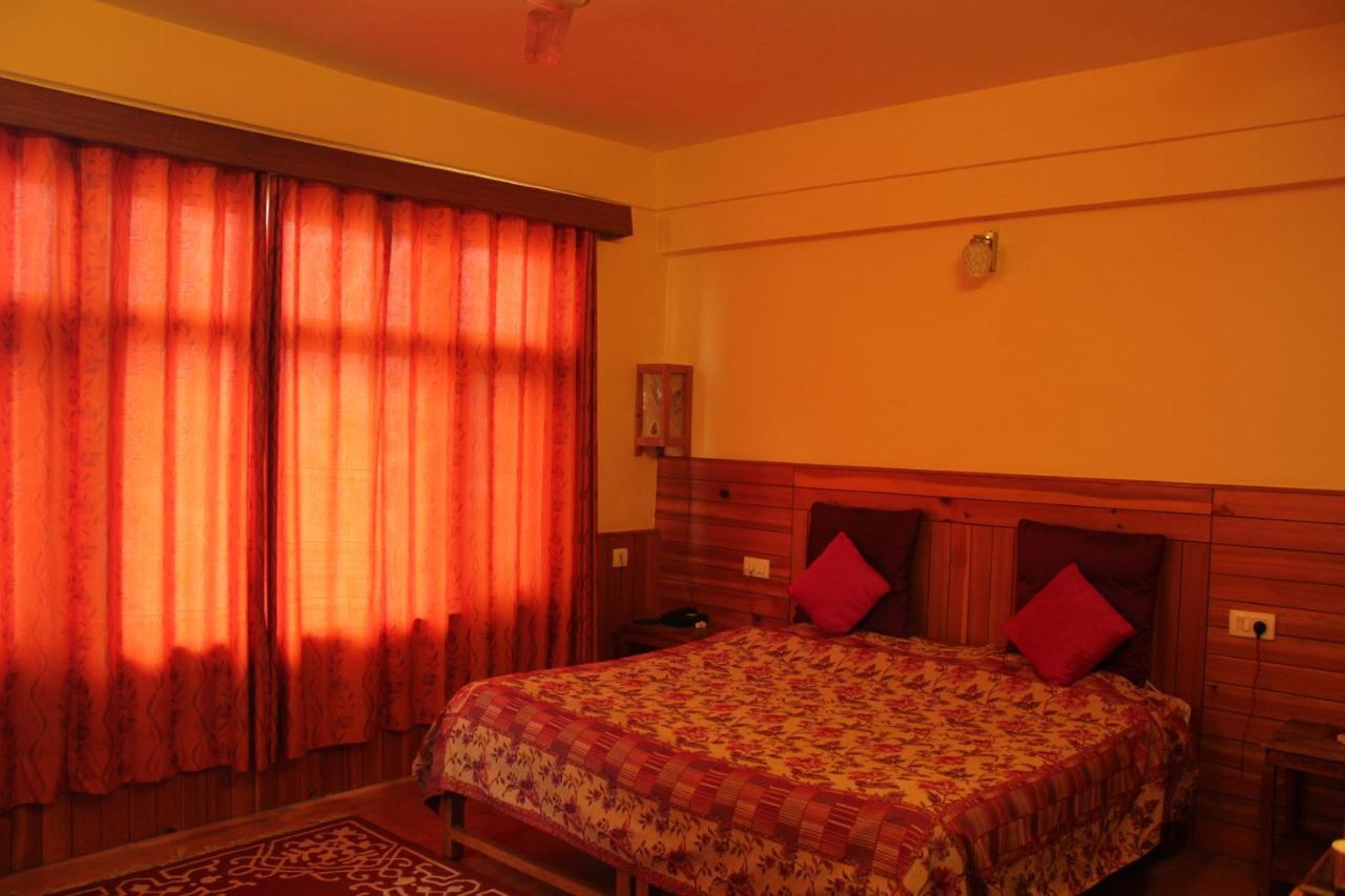 Pema Thang Hotel Kangra Eksteriør billede